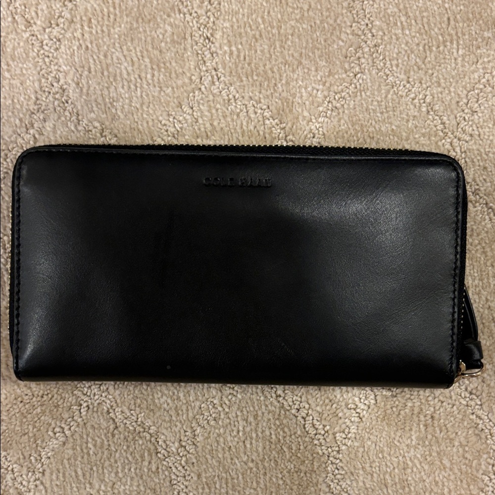 Cole Haan Black Zippered LEATHER LADIES Wallet